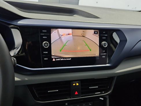 Certified 2023 Volkswagen Taos SE w/ Panoramic Sunroof Package FWD image 17
