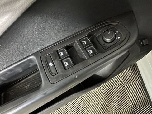 Used 2024 Volkswagen Taos S FWD image 10