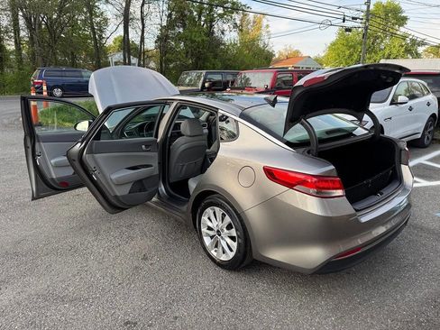 Used 2017 Kia Optima EX w/ Premium Package FWD image 10