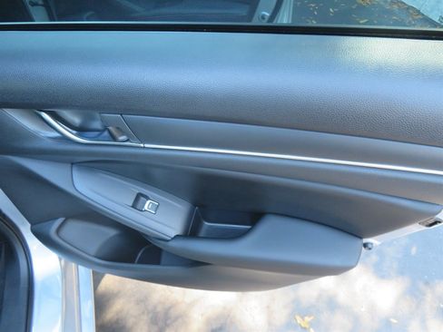 Used 2018 Honda Accord Sport image 40