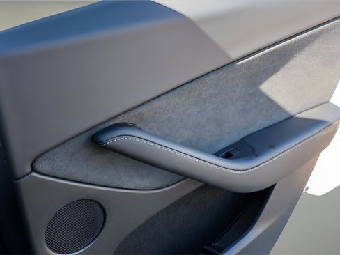 Used 2023 Tesla Model Y Performance image 25