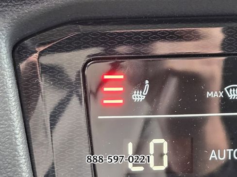 Certified 2025 Volkswagen Taos SE image 24