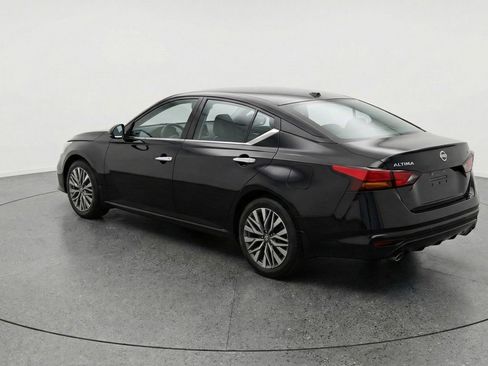 Used 2025 Nissan Altima 2.5 SV image 6