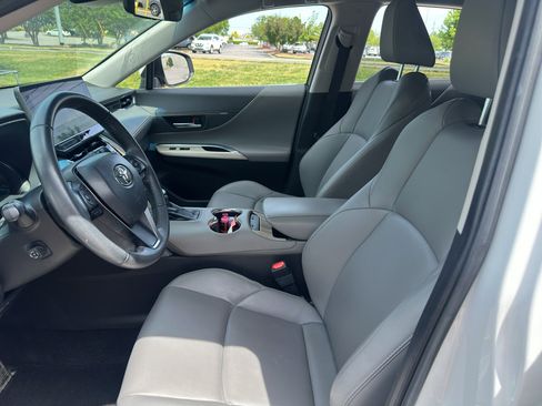 Used 2024 Toyota Venza XLE AWD/4WD image 15