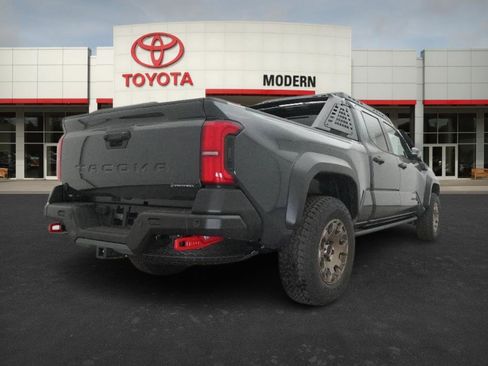 Used 2025 Toyota Tacoma Trailhunter image 9
