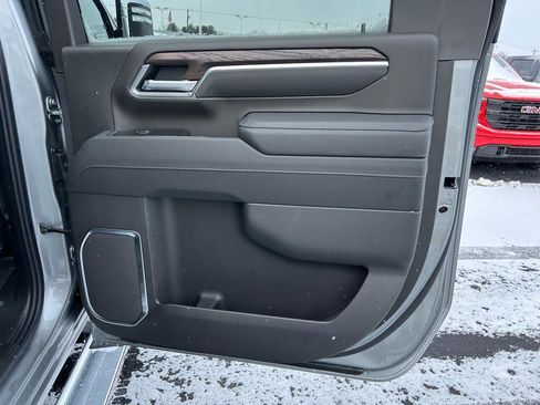 New 2026 GMC Sierra 2500 SLT w/ SLT Premium Package image 16