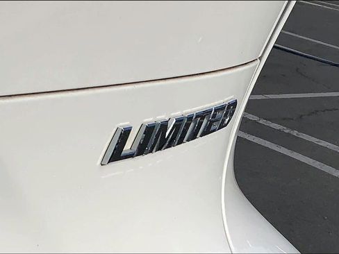 Used 2023 Toyota Venza Limited AWD/4WD image 9