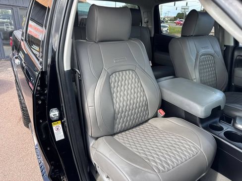 Used 2011 Toyota Tundra Limited w/ Memory Pkg AWD/4WD image 19