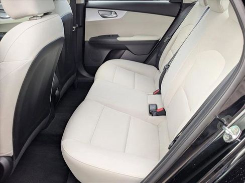 Used 2023 Kia Forte LXS w/ LXS Technology Package image 17