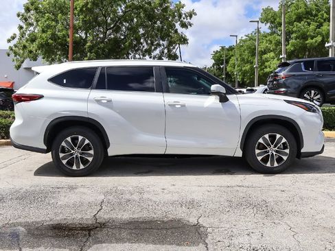 Used 2023 Toyota Highlander XLE FWD image 17