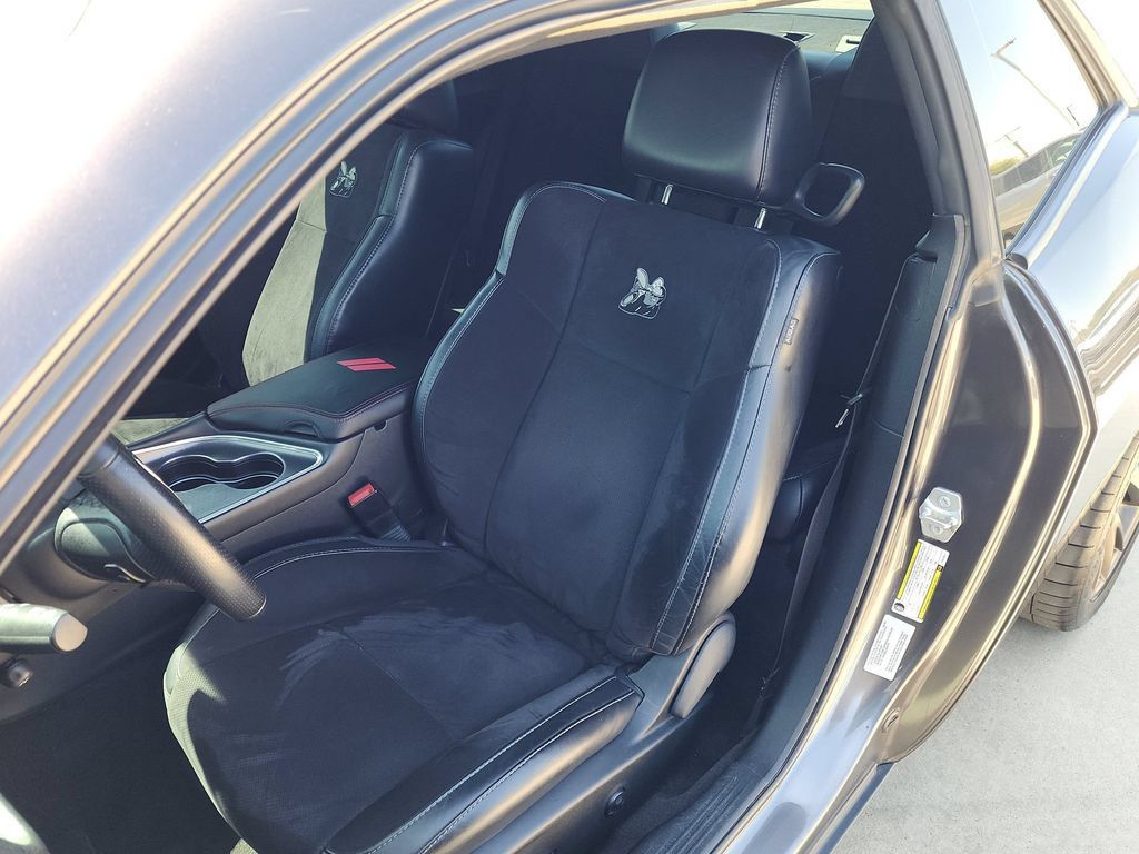 Used 2015 Dodge Challenger R/T Scat Pack w/ Leather Interior Group RWD image 11