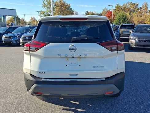 Used 2023 Nissan Rogue SV image 5