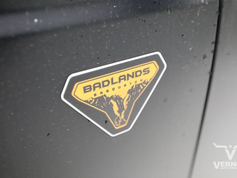 Used 2023 Ford Bronco Badlands image 11