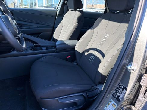 Used 2025 Hyundai Elantra SEL w/ Cargo Package FWD image 9
