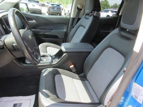 Used 2022 Chevrolet Colorado Z71 AWD/4WD image 16