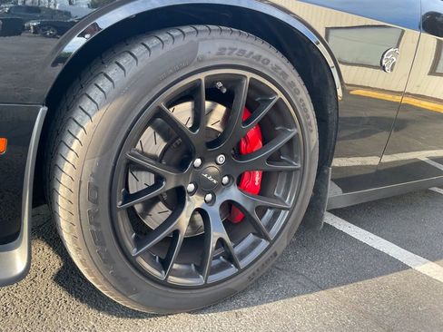 Used 2016 Dodge Challenger SRT Hellcat image 6