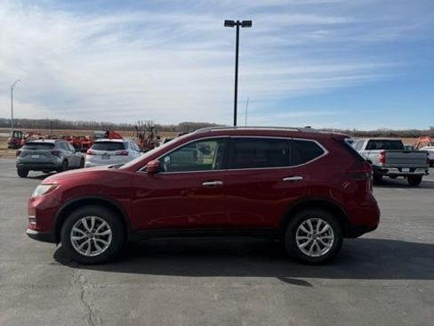 Used 2018 Nissan Rogue SV image 5