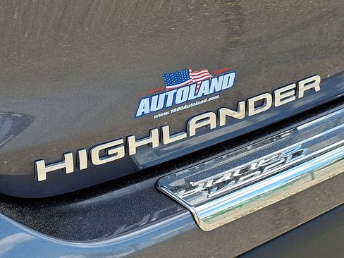 Used 2023 Toyota Highlander XLE AWD/4WD image 32