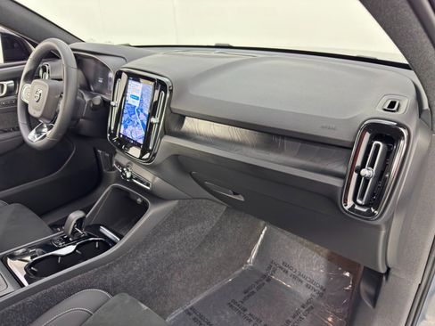 Used 2023 Volvo C40 P8 Recharge Ultimate image 14