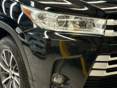 Used 2017 Toyota Highlander XLE image 6