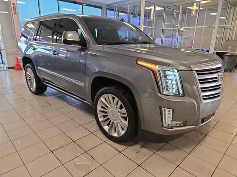 Used 2019 Cadillac Escalade Platinum image 2