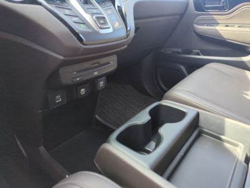Used 2023 Honda Odyssey Touring image 16