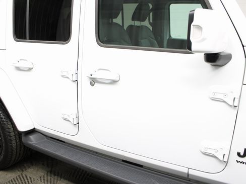 Used 2023 Jeep Wrangler Unlimited Sahara image 30