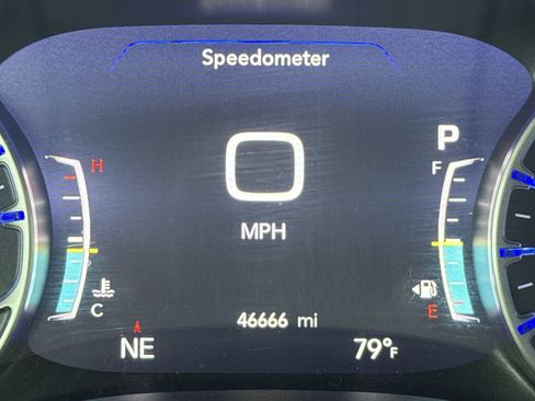 Used 2023 Chrysler Pacifica Touring-L image 16