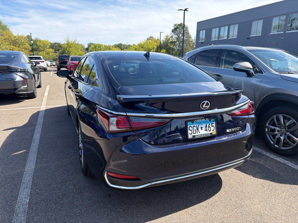 Used 2025 Lexus ES 300h Ultra Luxury FWD image 33