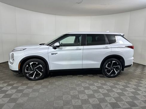 Used 2023 Mitsubishi Outlander SE image 6