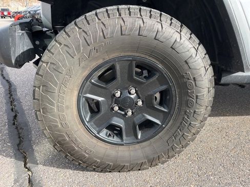 Used 2023 Jeep Gladiator Mojave w/ Cold Weather Group image 8