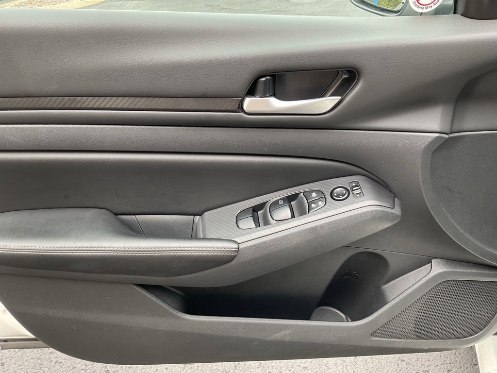 Used 2025 Nissan Altima 2.5 SV AWD/4WD image 11