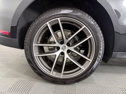 Certified 2026 Porsche Macan AWD/4WD image 13