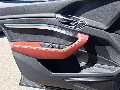 Used 2024 Audi SQ8 e-tron Premium Plus w/ Black Optic Package image 29