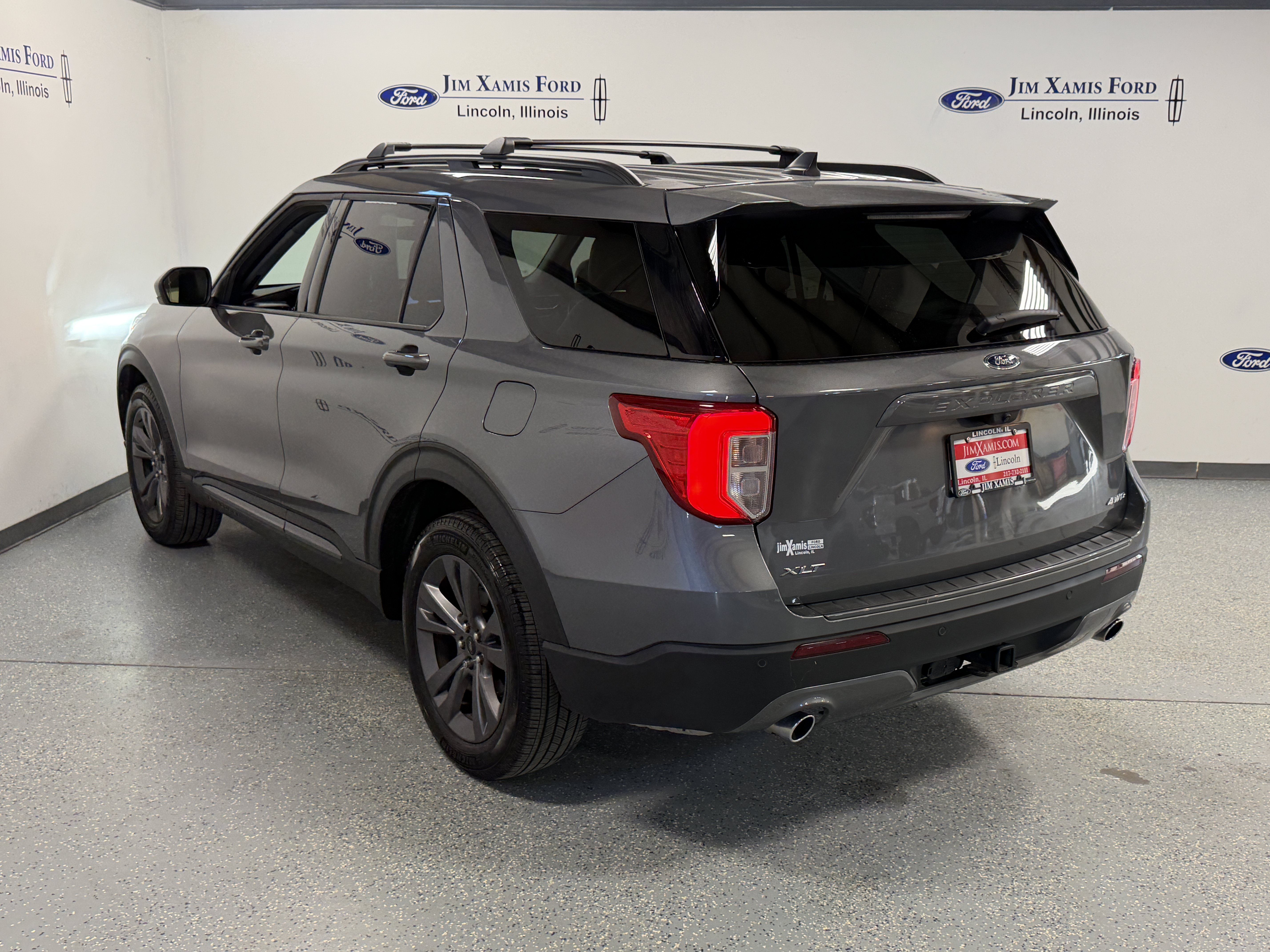 Used 2024 Ford Explorer XLT w/ Equipment Group 202A AWD/4WD image 29