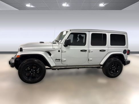 Used 2022 Jeep Wrangler Unlimited Sahara AWD/4WD image 2