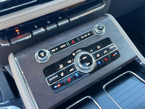 Used 2023 Lincoln Aviator Reserve w/ Equipment Group 201A image 21