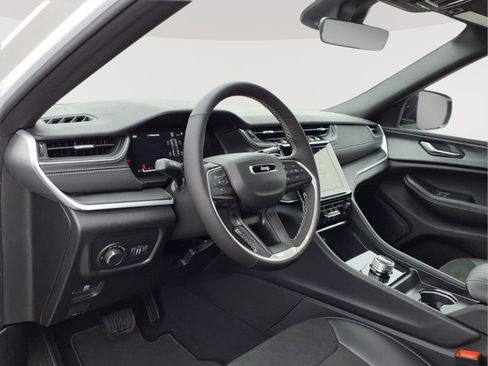 New 2025 Jeep Grand Cherokee 4WD image 8