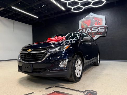 Used 2020 Chevrolet Equinox LS AWD/4WD image 2