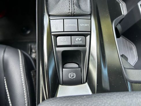 Certified 2025 Toyota Camry SE FWD image 29