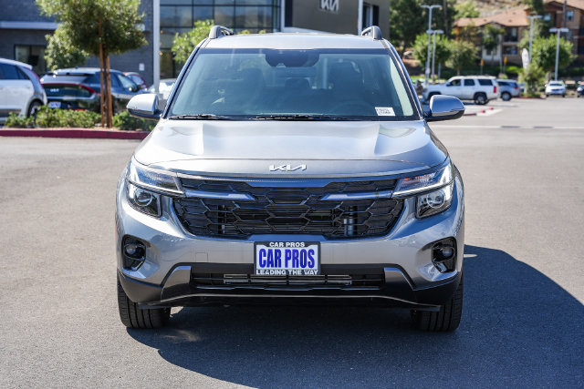 Used 2025 Kia Seltos X-Line AWD/4WD image 3