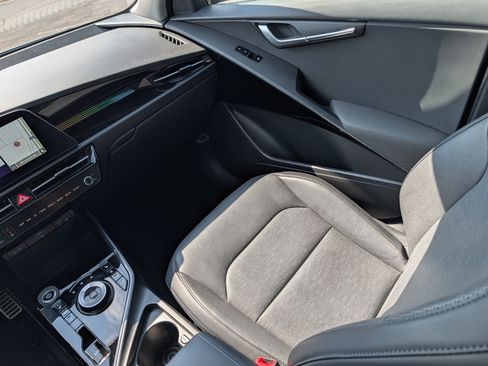 Certified 2024 Kia Niro Wave w/ Wave Preserve Package FWD image 15