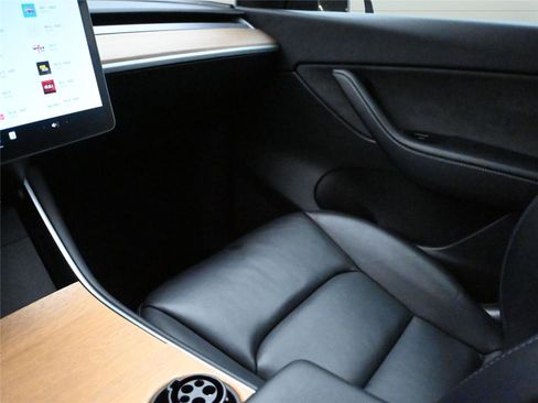 Used 2021 Tesla Model Y Long Range image 5