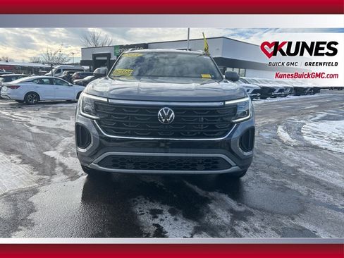 Used 2025 Volkswagen Atlas Cross Sport SE image 14