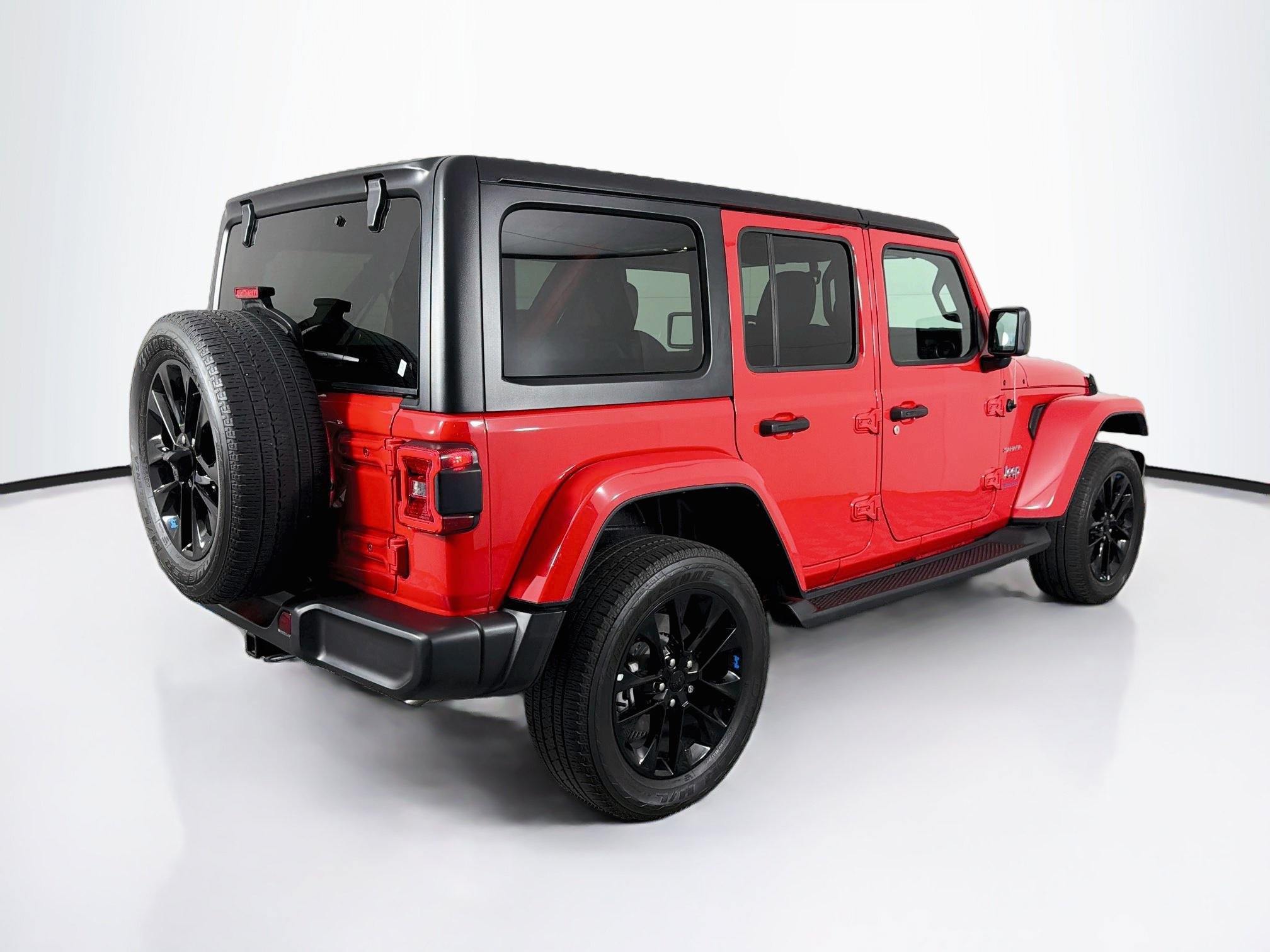 Used 2023 Jeep Wrangler Unlimited Sahara w/ Cold Weather Group AWD/4WD image 9
