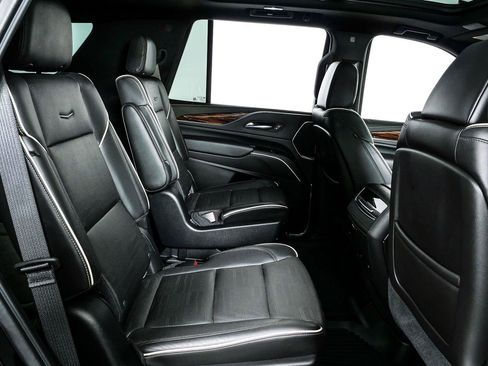 Used 2021 Cadillac Escalade Premium Luxury AWD/4WD image 23