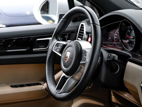 Used 2021 Porsche Cayenne AWD/4WD image 11