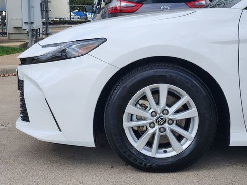 Used 2025 Toyota Camry LE w/ Convenience Package image 5