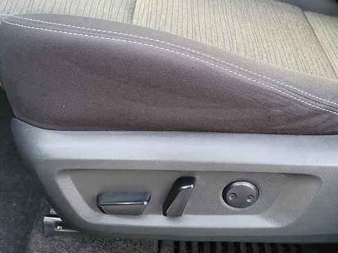 Used 2023 Nissan Rogue SV image 17