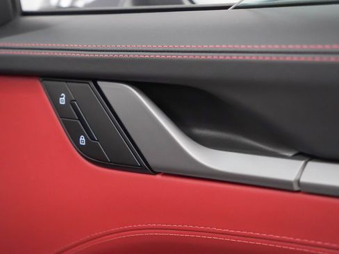 Certified 2025 Porsche 911 Carrera image 15